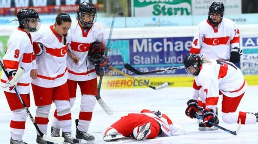 Buz hokeyinde &ccedil;ifte skandal