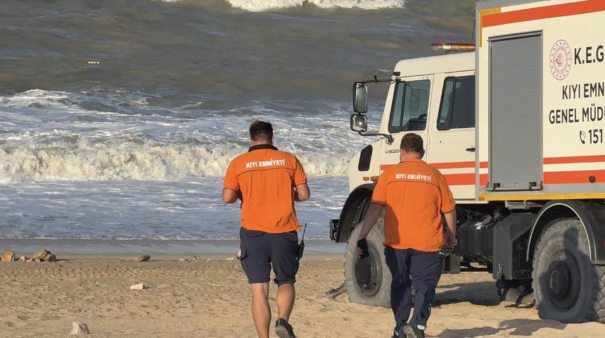 Karaburun Plajı'nda acı olay! Yasağa rağmen denize giren bir kişi boğuldu