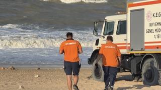 Karaburun Plajı'nda acı olay! Yasağa rağmen denize giren bir kişi boğuldu