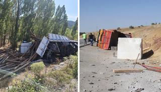 Konya’da mermer blok ve tomruk taşıyan tırlar devrildi: 2 yaralı