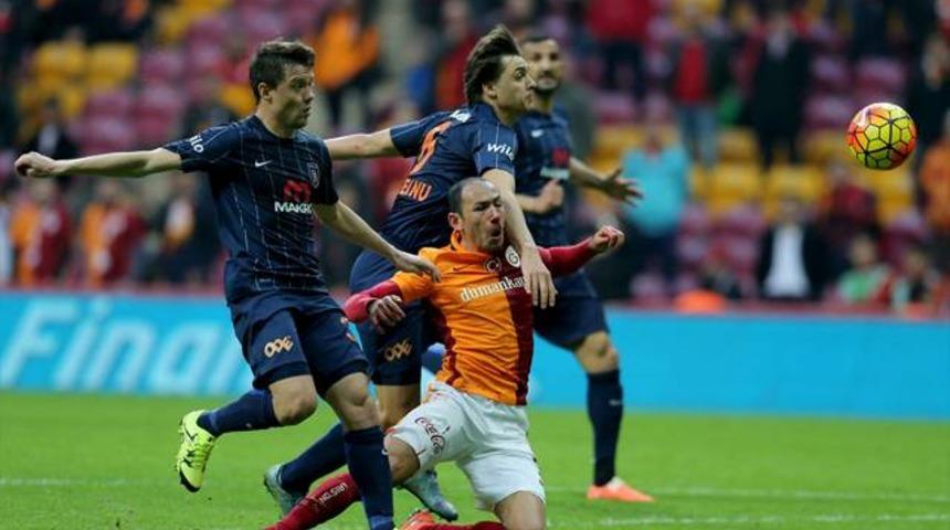 Arena'da &ccedil;ıldırtan penaltı kararı!