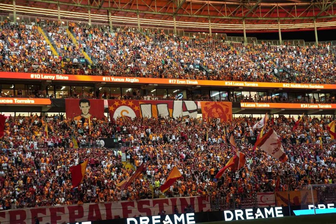 Galatasaray yeni sezona da kayıpsız devam ediyor! Fatih Karagümrük ü mağlup edip 2 de 2 yaptılar 4