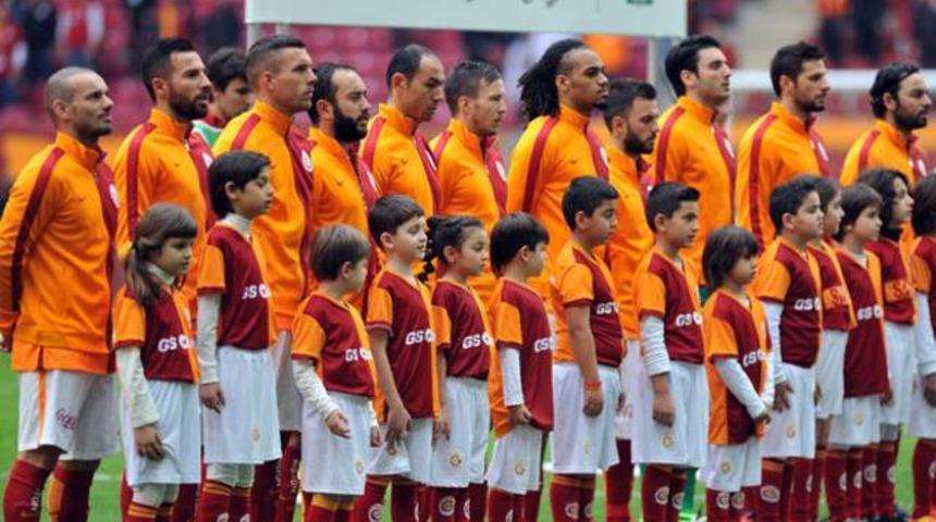 Galatasaray'da 14 futbolcuyla yollar ayrılacak!
