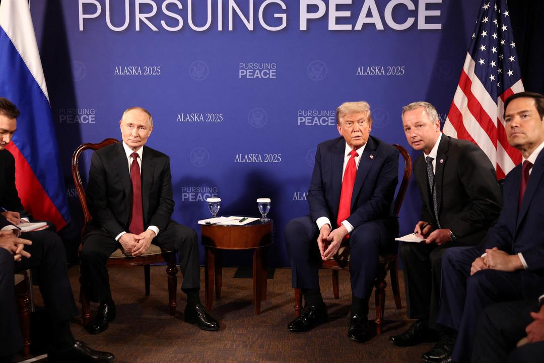 Dünyanın gözü tarihi zirvede! ABD Başkanı Trump ve Rusya Devlet Başkanı Putin Alaska da buluştu: İşte ilk kareler 8