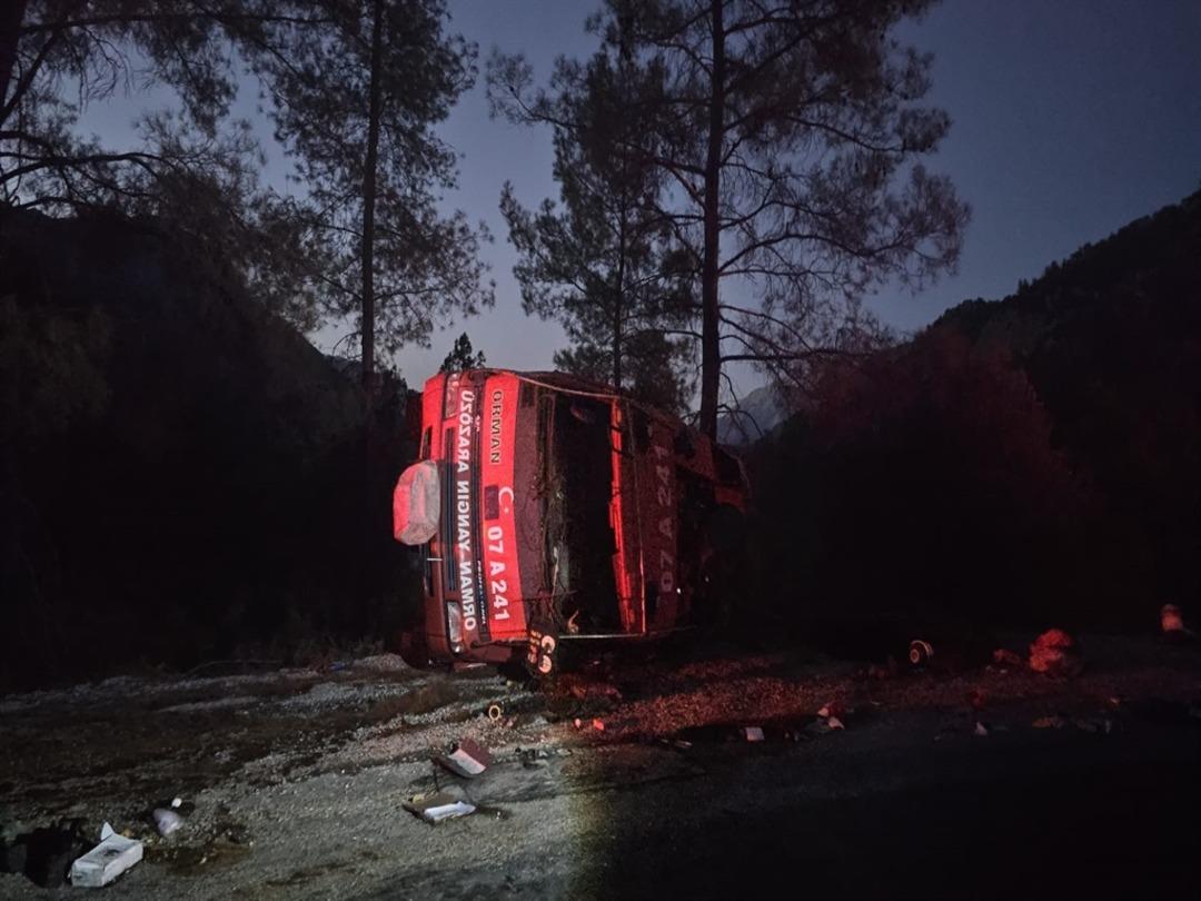 Yangın dönüşü arazöz devrildi; 2 işçi yaralandı 1
