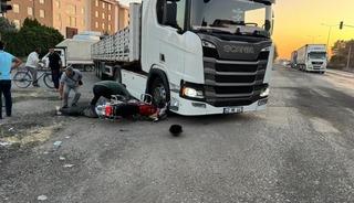 Tır ile motosiklet çarpıştı: 1 ölü