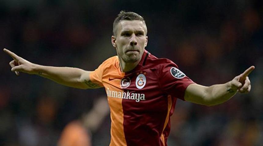 Podolski'ye Toronto kancası!