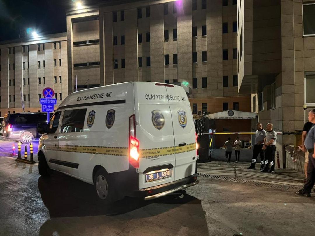 Eskişehir de belediye binasında yangın paniği! Dumanlar binaya yayıldı 4