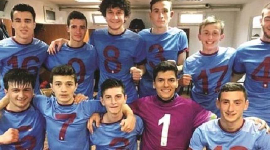 Trabzonspor U17 takımı kazandığı şampiyonluk i&ccedil;in play-off oynayacak!