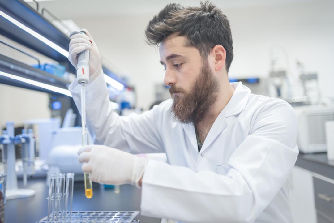 Genç kimyagerden inanılmaz buluş! O ilacın maliyetini 75 dolardan 12,5 dolara kadar düşürdü!  2