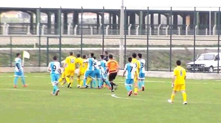 Amat&ouml;r ma&ccedil;ta kavga: 6 kırmızı kart!