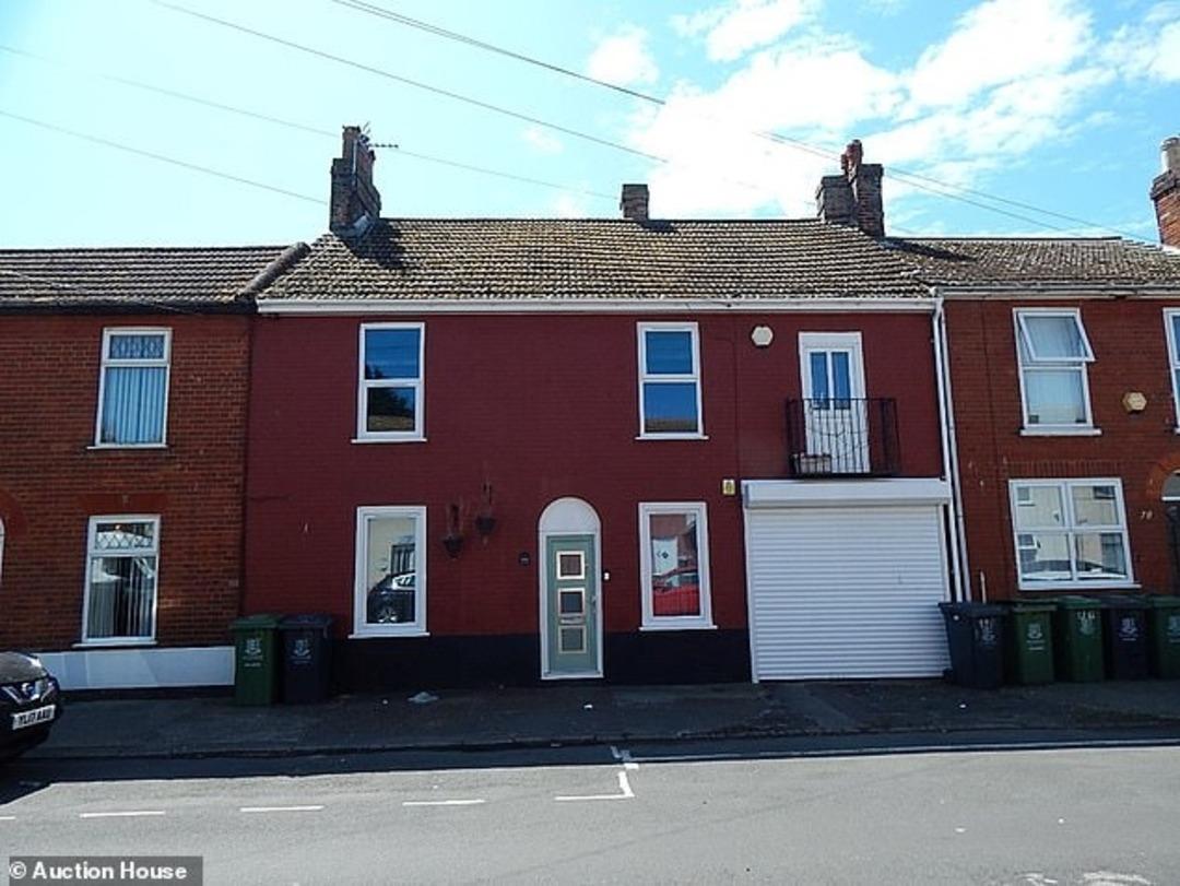 M&uuml;stakil ev gibi g&ouml;r&uuml;n&uuml;yor ama i&ccedil;ine giren şoka giriyor! Labirent gibi ev g&uuml;ndem oldu