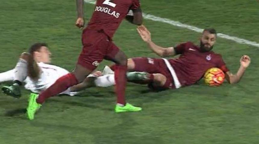 Trabzon'da Beşiktaşlıları isyan ettiren pozisyon