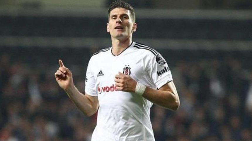Mario Gomez Beşiktaş tarihine ge&ccedil;ti