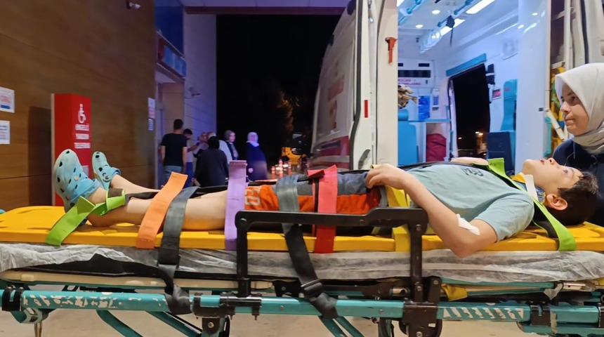 Annesinin elini bıraktı gözünü hastanede açtı