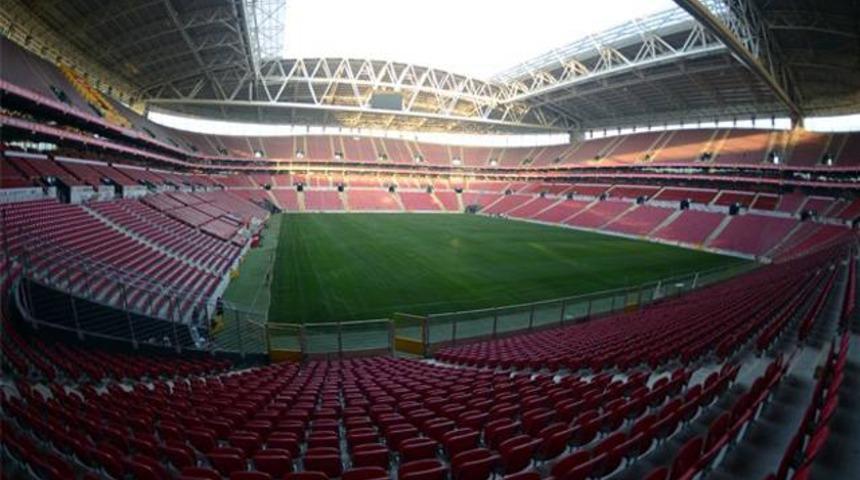 Derbi &ouml;ncesi TT Arena'da bomba alarmı