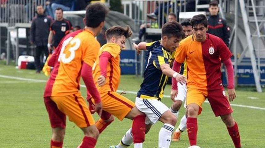 Fenerbah&ccedil;e U19, Galatasaray U19'u 9 kişiyle yendi!