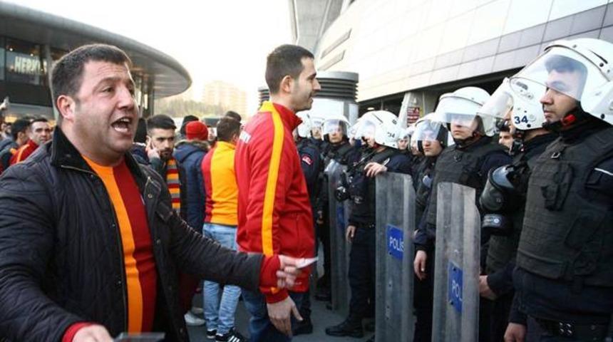 IŞİD maç çıkışı canlı bombayla saldıracaktı