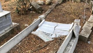 Adana'da 20 mezar taşı kırıldı!