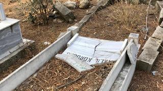 Adana'da 20 mezar taşı kırıldı!