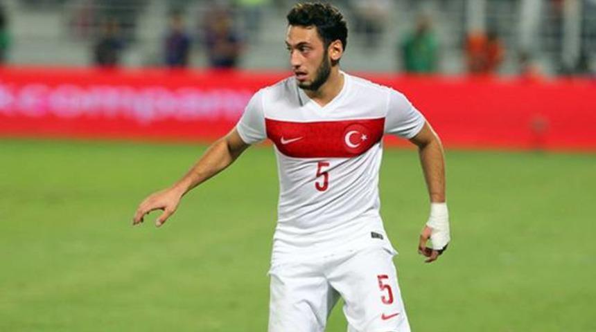 Şok iddia! Hakan &Ccedil;alhanoğlu Euro 2016'yı ka&ccedil;ırabilir