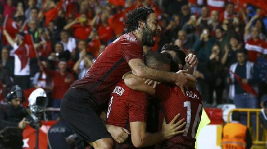 T&uuml;rkiye, İsve&ccedil;'i 2-1 mağlup etti