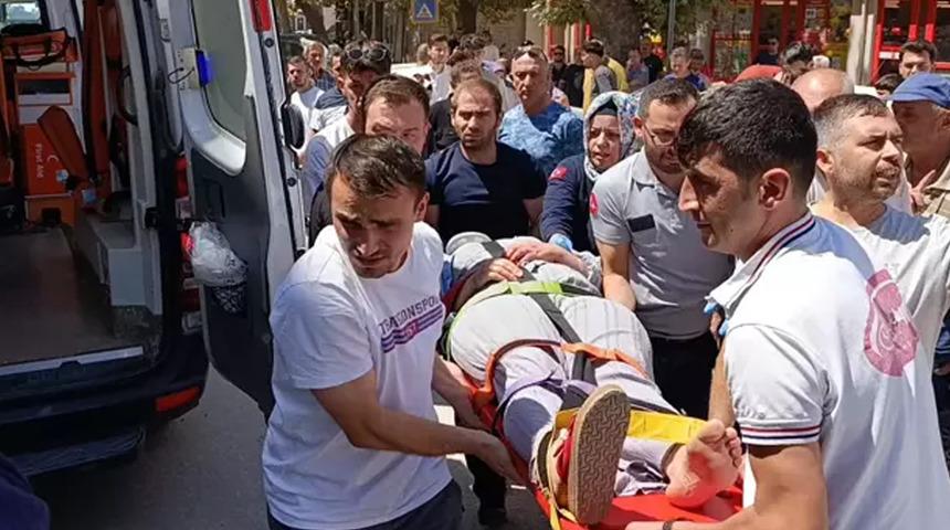 Bursa’da ters yönden gelen otomobil motosiklete çarptı: 2 yaralı