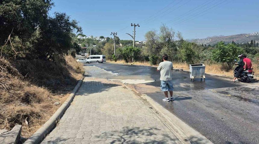Bodrum’da su isale hattı patladı