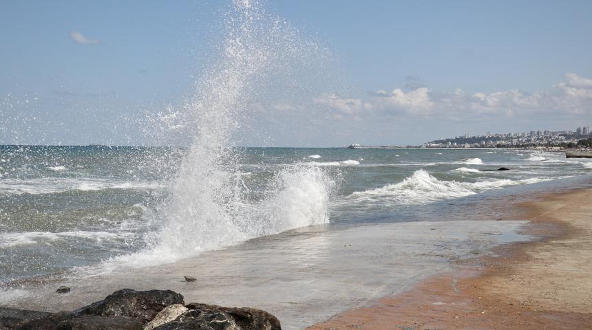 Samsun'da olumsuz hava şartları nedeniyle denize girilmemesi uyarısı