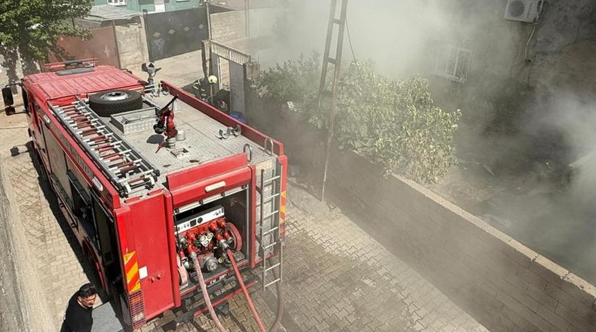 Diyarbakır'da ev yangınında 2 kişi dumandan etkilendi