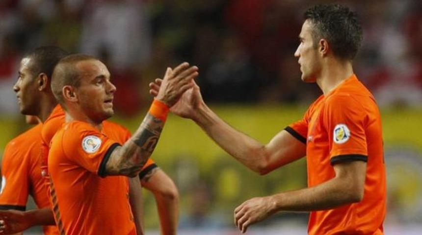 Van Persie: 'Sneijder Türkiye'den ayrılmak istiyor'