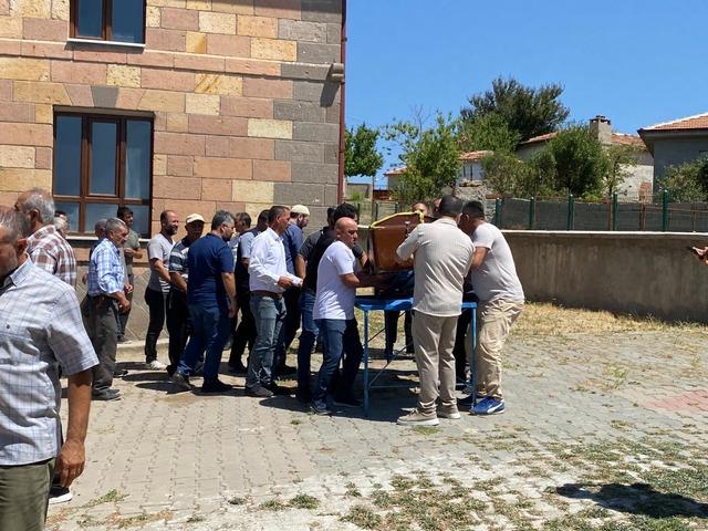 Kurtarmaya çalıştığı kuzeniyle birlikte boğuldu 2