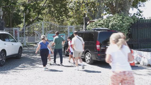 İstanbul'da şiddetli rüzgar alarmı! Gülhane Parkı kapatıldı... Zorunlu olmadıkça dışarı çıkmayın