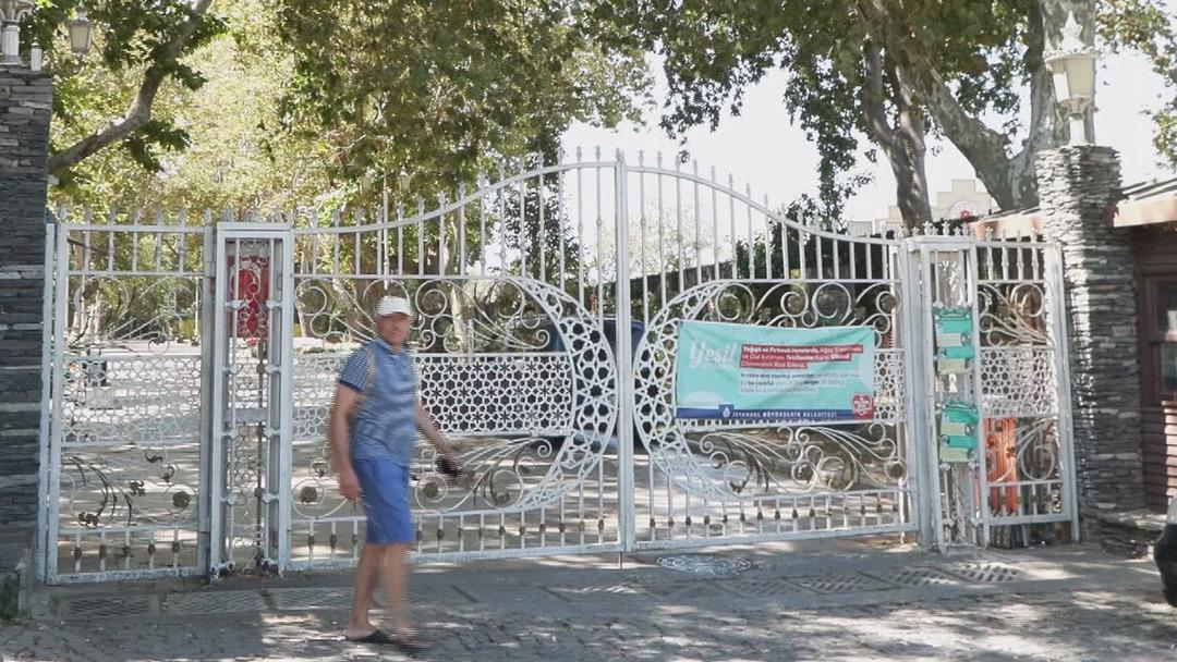 İstanbul da şiddetli rüzgar alarmı! Gülhane Parkı kapatıldı... "Zorunlu olmadıkça dışarı çıkmayın" 1