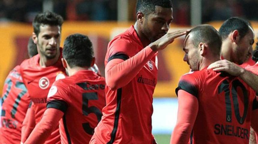 Derbi &ouml;ncesi Galatasaray'a 3 k&ouml;t&uuml; haber