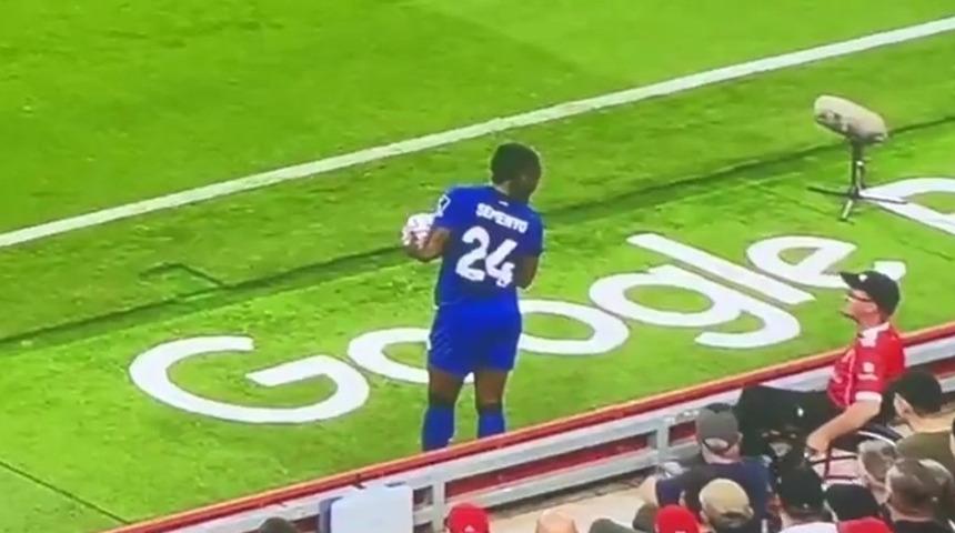 İngiltere Ligi'nde mide bulandıran olaya soruşturma başlatıldı!