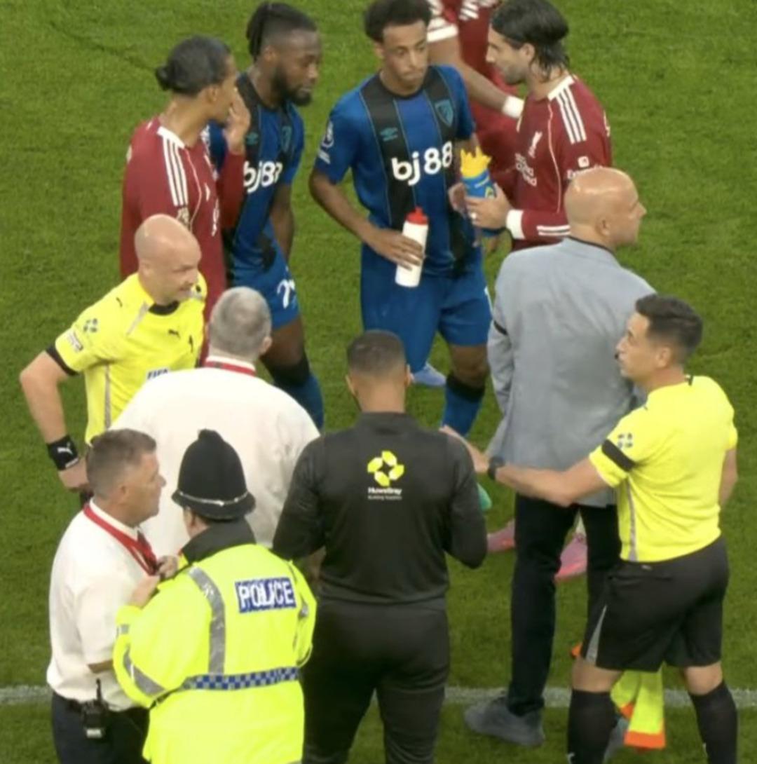 İngiltere Ligi nde mide bulandıran olaya soruşturma başlatıldı! 1