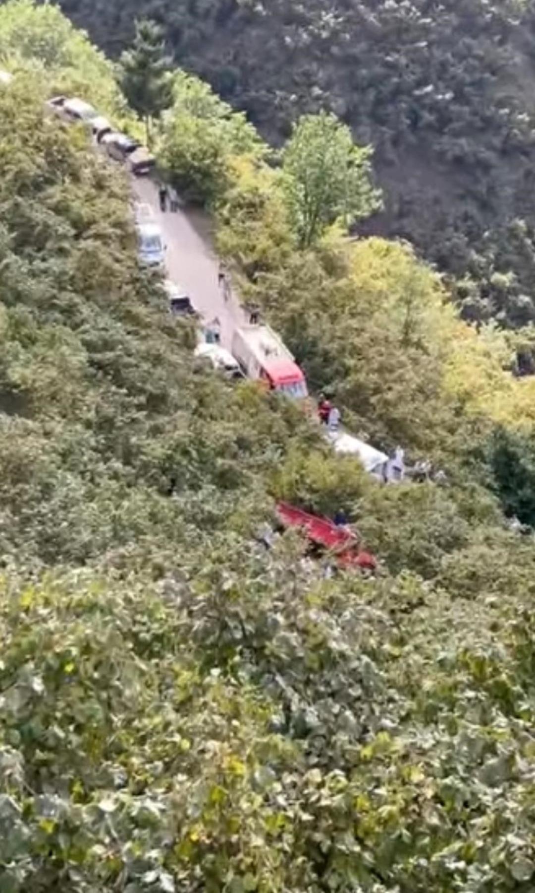 Giresun da acı kaza: Fındık bahçesine devrilen kamyonetteki 4 kişi hayatını kaybetti, 1 kişi yaralandı 2