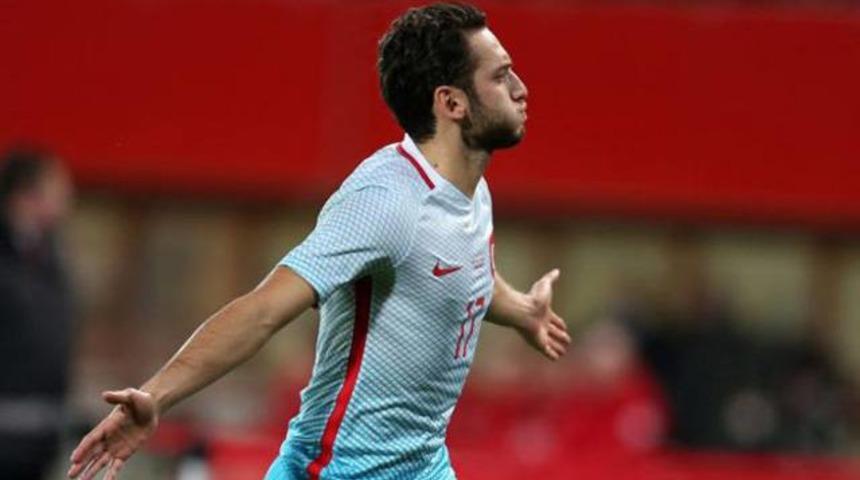 Hakan &Ccedil;alhanoğlu, Messi ve Ronaldo'yu solladı