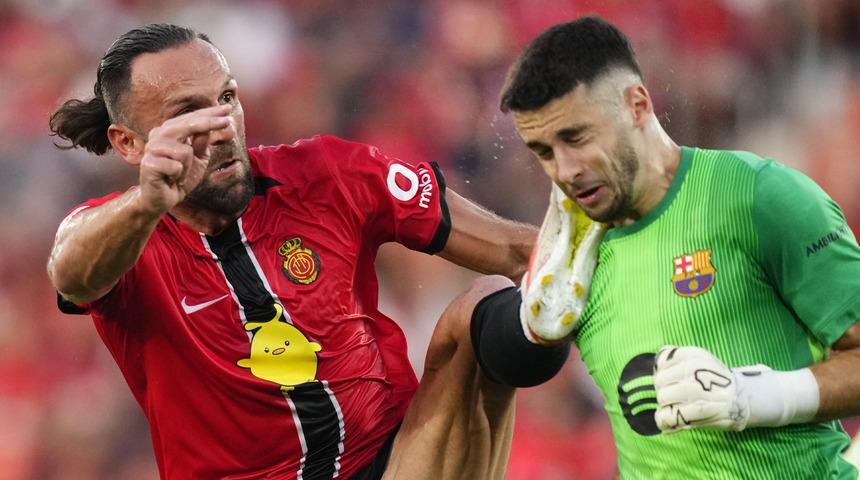 Vedat Muriqi, Barcelona kalecisini tekmesiyle yere serdi! Maçın hakemine ağır tepki var