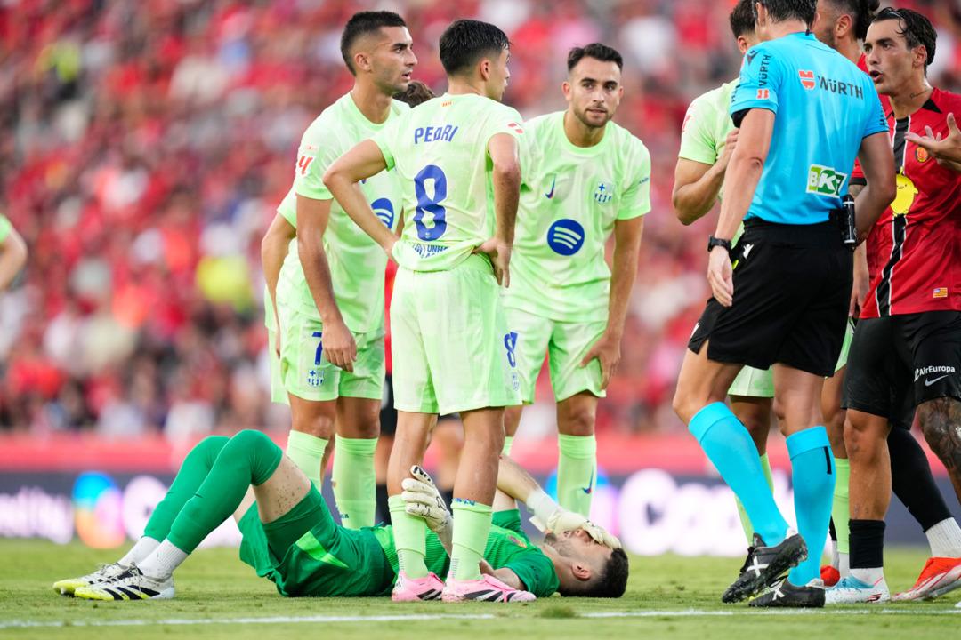 Vedat Muriqi, Barcelona kalecisini tekmesiyle yere serdi! Maçın hakemine ağır tepki var 1