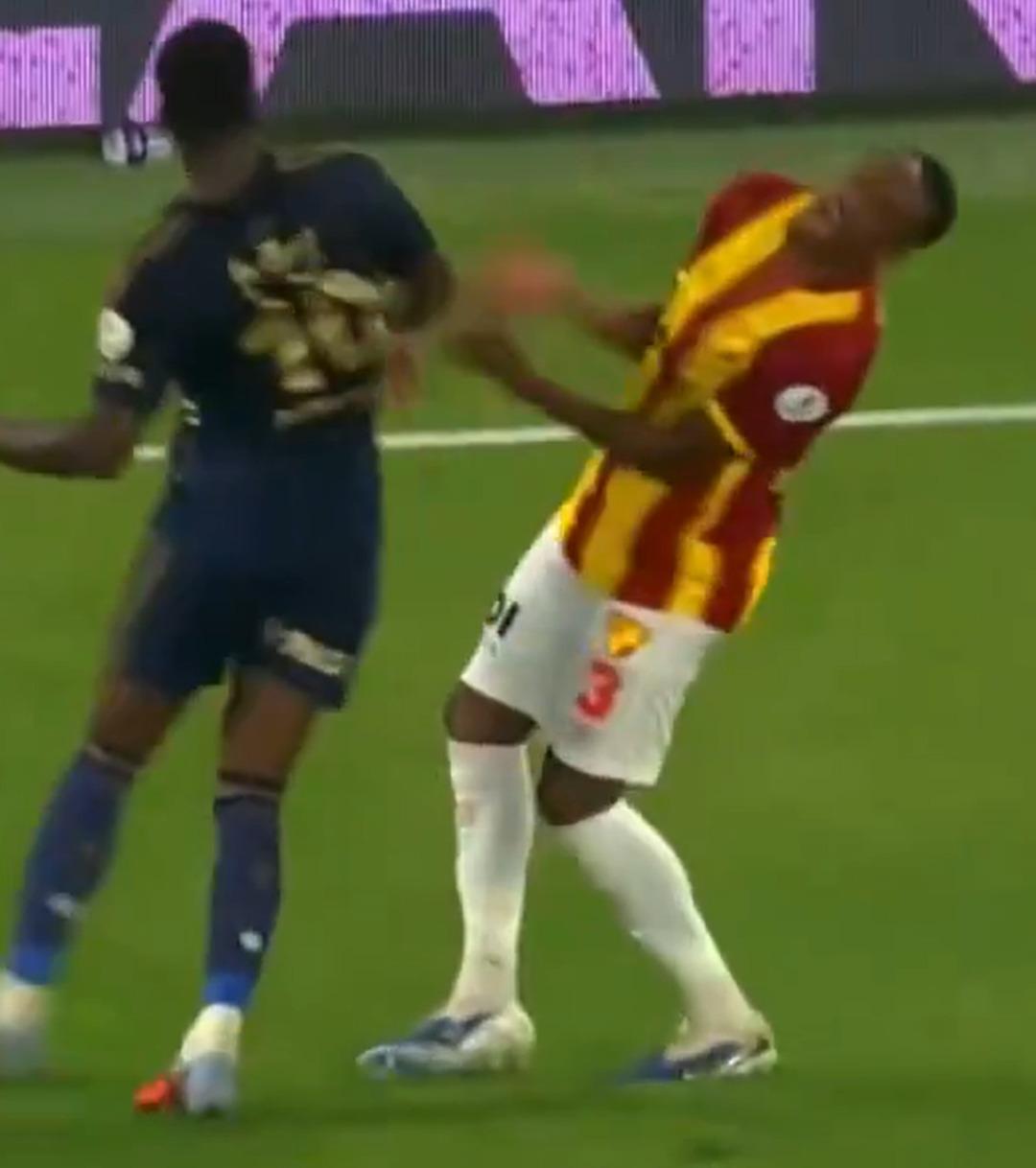 Jhon Duran ın dirseği sosyal medyayı ikiye böldü! Kırmızı mı, değil mi? 1