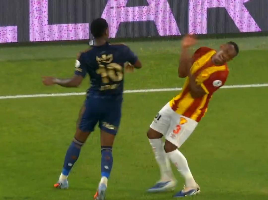 Jhon Duran ın dirseği sosyal medyayı ikiye böldü! Kırmızı mı, değil mi? 2