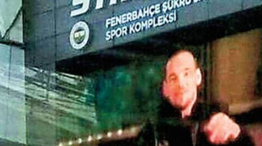 Kadık&ouml;y'deki 'Sneijder' Fenerbah&ccedil;e taraftarını &ccedil;ıldırttı!