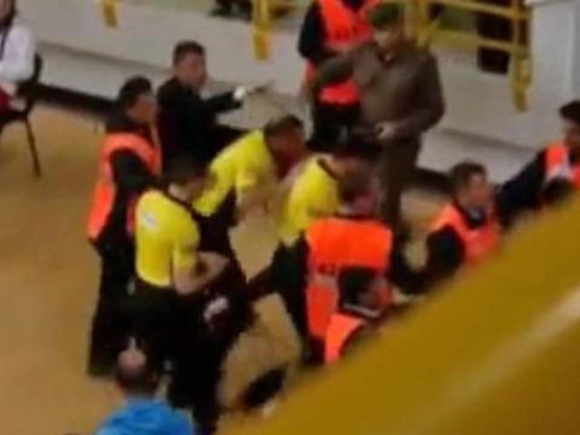 Hakem ma&ccedil;a ara verdi sonra geri d&ouml;nd&uuml;