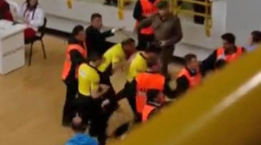 Hakem ma&ccedil;a ara verdi sonra geri d&ouml;nd&uuml;