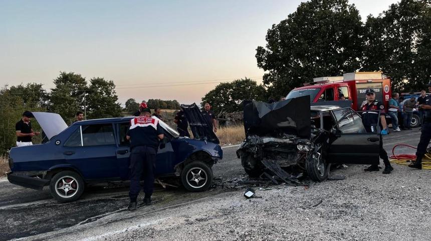 Kafa kafaya çarpıştılar: 1 ölü, 3 ağır yaralı