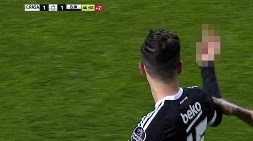 Oğuzhan &Ouml;zyakup'tan olay hareket