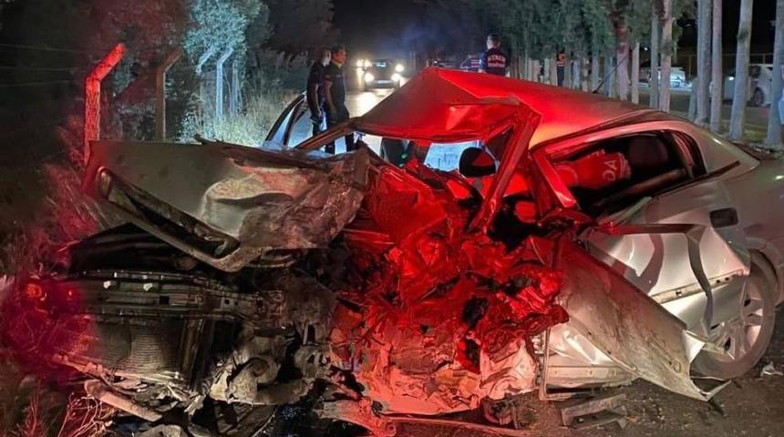 Hakimiyeti kaybolan otomobil hurdaya döndü: 1 ölü