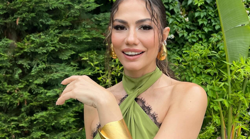 Demet Özdemir sosyal medyayı salladı: Beyaz iç çamaşırı giyip üstsüz poz verdi